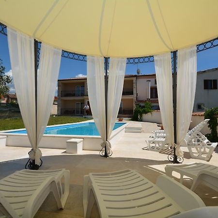 Bed & Breakfast Kastel Žbandaj Exterior foto